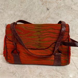 Medium size vintage handbag from Vaughn New York. Real cow hide.